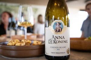 Blue Plaque at Durbanville winery pays tribute to Anna de Koning