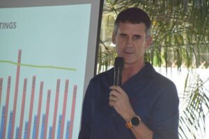 Wynman gesels oor die bedryf van ‘n familie-onderneming