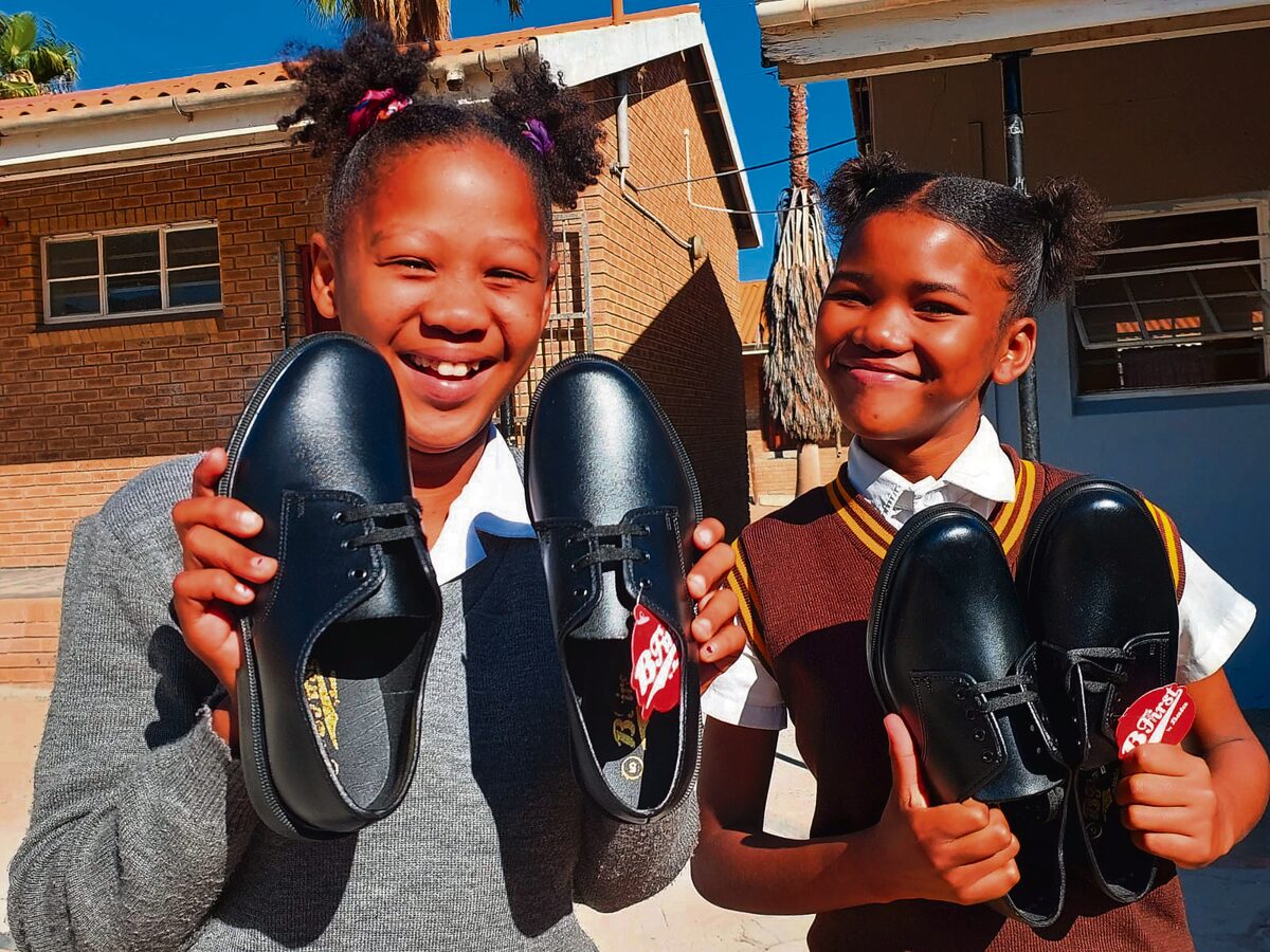 Warm skoolklere teen die koue vir leerlinge van Orchards Primêre Skool