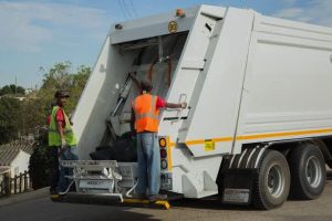 Breedevallei kry ‘n derde nuwe vragmotor vir vullisverwydering