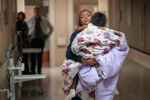 RESENSIE | Straw: ‘Janiyah se verhaal is dié van talle sukkelende enkelouers’