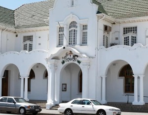 Opposisie loop uit tydens Langberg se vergadering oor begroting