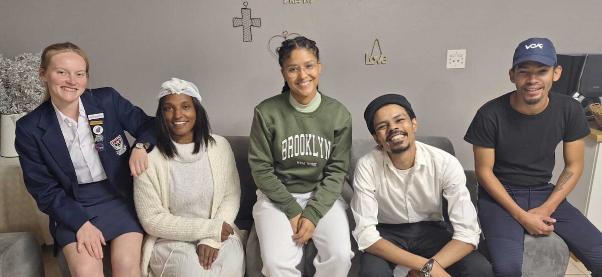 Toneelstuk takel probleme, maar is deurtrek met komiese oomblikke