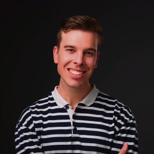 Janco tuis op die verhoog én agter die televisiekameras