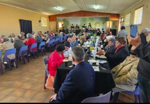 Senior burgers kry ‘n groot bederf op Mandela-dag