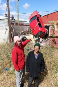 Motor land op paartjie se bed