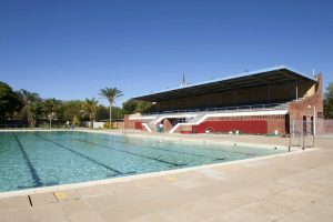 Kom koel af in somerhitte in Robertson se munisipale bad