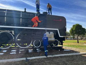 Beloved Touwsrivier loco shines after volunteers give it a new layer of paint