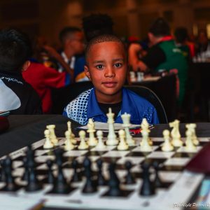 Sesjarige is dalk net-net groter as ‘n pion, maar hy is koning met skaak