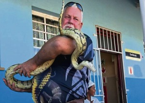 Gemeenskap bring hulde aan ‘Oom Silverfox’, Worcester se slangvanger