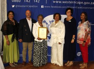 Departement van gesondheid bedank verpleërs vir jarelange diens