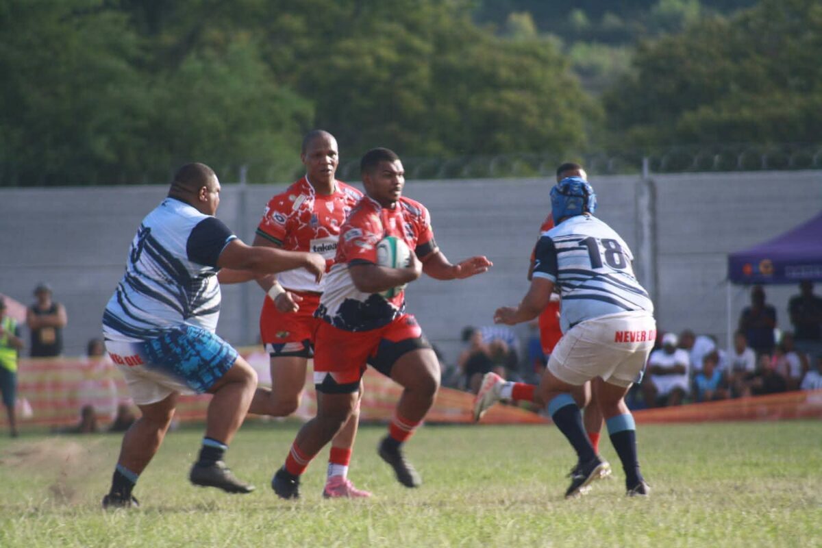 Villagers seëvier na ‘n sierlike duik die punte inbring