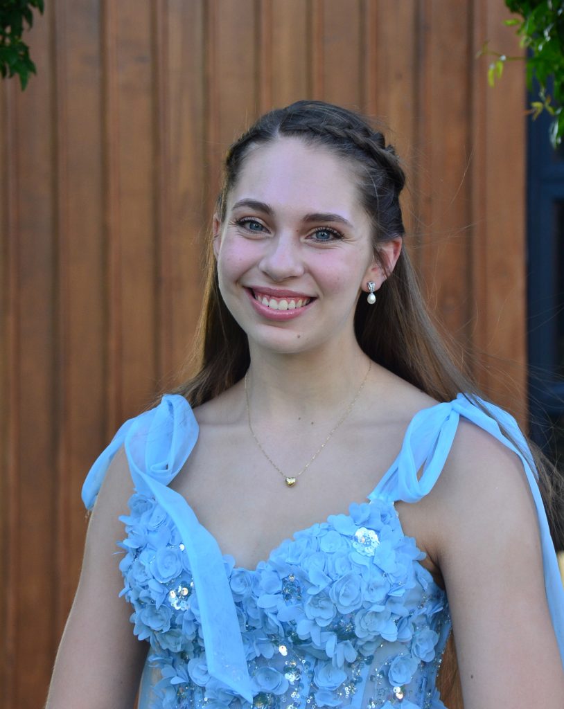 Samantha Mynhardt was ’n prefek aan die Hoërskool Trio in Kroonstad. 