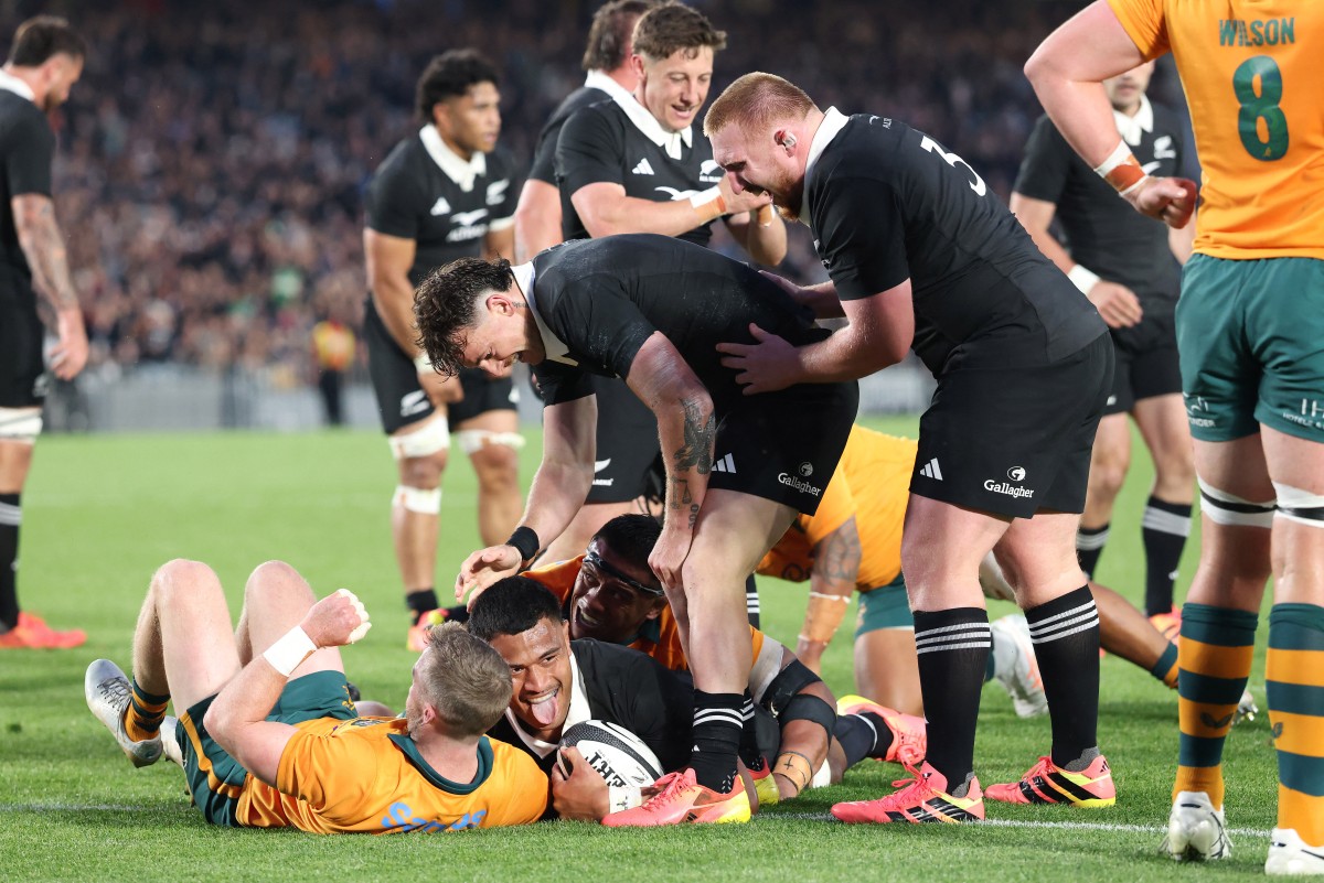 All Blacks turn afterburners on, leave Wallabies for dead
