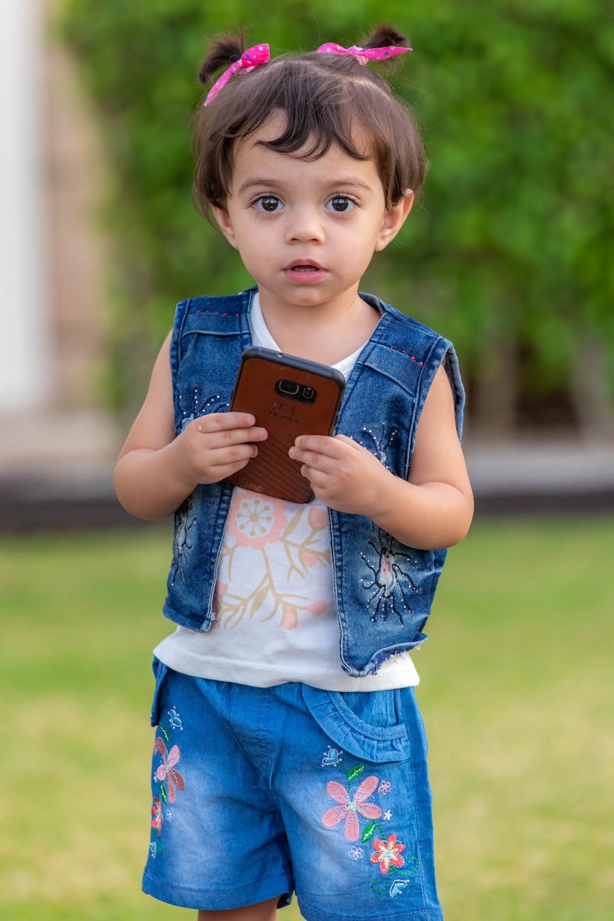 girl with smartphone