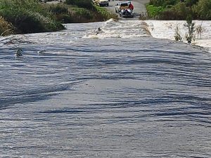 Liggaam van jong vrou gevind dae ná sy deur rivier meegesleur word