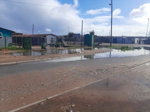 Talle woonbuurte staan onder water in Vredenburg en Saldanha