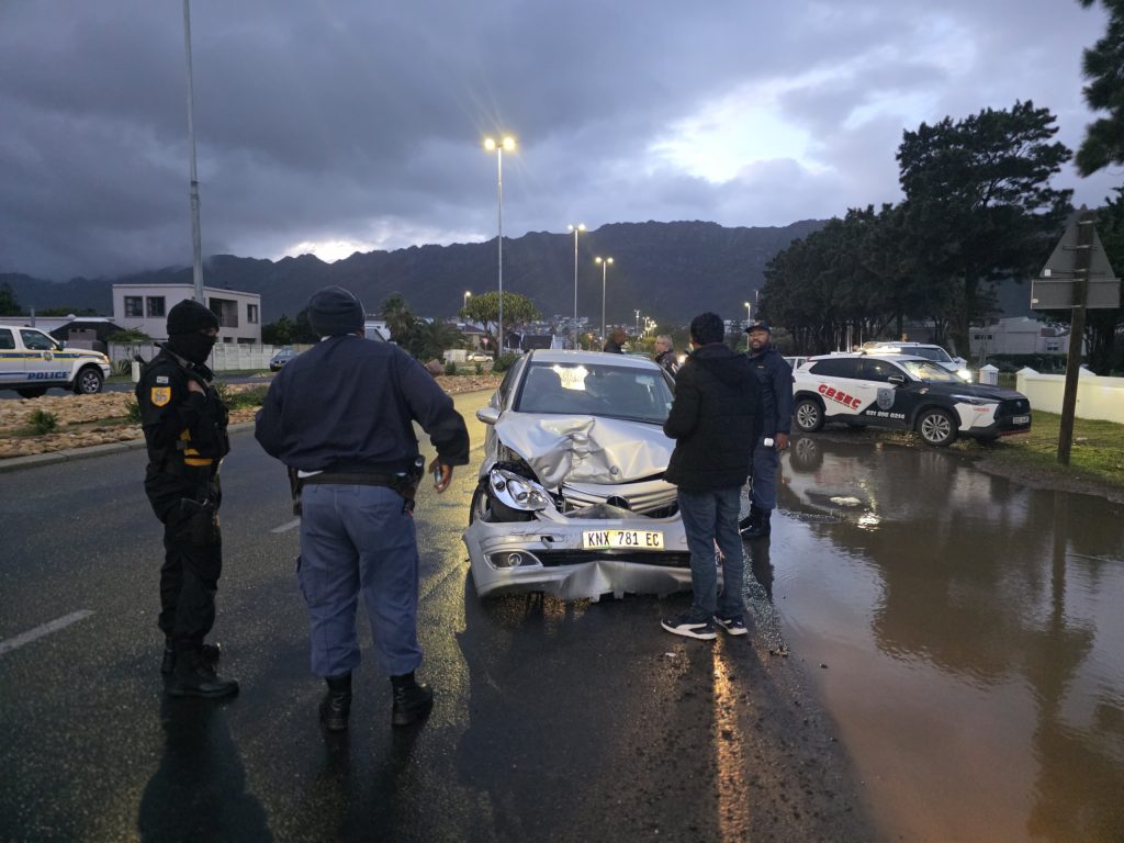 
The wreckage of the white Mercedes Benz that was carrying abalone of undetermined value following the collision this morning (Friday 11 July).