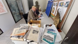 FAK ontvang versameling van komponis Chris Lamprecht (97) se werke