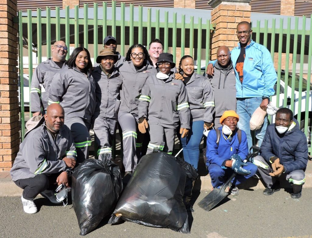 Mandela Day in Kimberley with cleaning actions