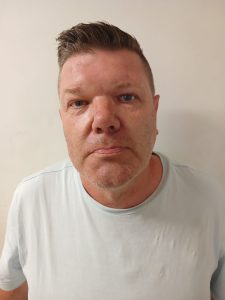 Vermeende swendelaar wat glo landwyd mense kul, verskyn weer in hof