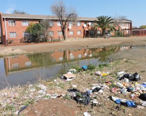 ‘Dit voel of jou lewe gebreek is’: Hier is ontbering elkeen se woonstelmaat