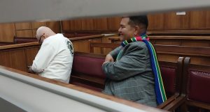 Defensor-sekuriteitskontrak: Drie skuldig aan bedrog, een vrygespreek