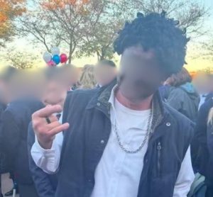 Onderwyser ‘as voorsorg’ geskors ná ‘blackface’; interne ondersoek begin