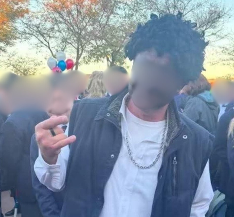 Onderwyser ‘as voorsorg’ geskors ná ‘blackface’; interne ondersoek begin