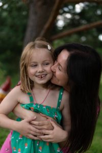 KAMEELDORING | Reik letterlik uit want aanraking is lewensbelangrik