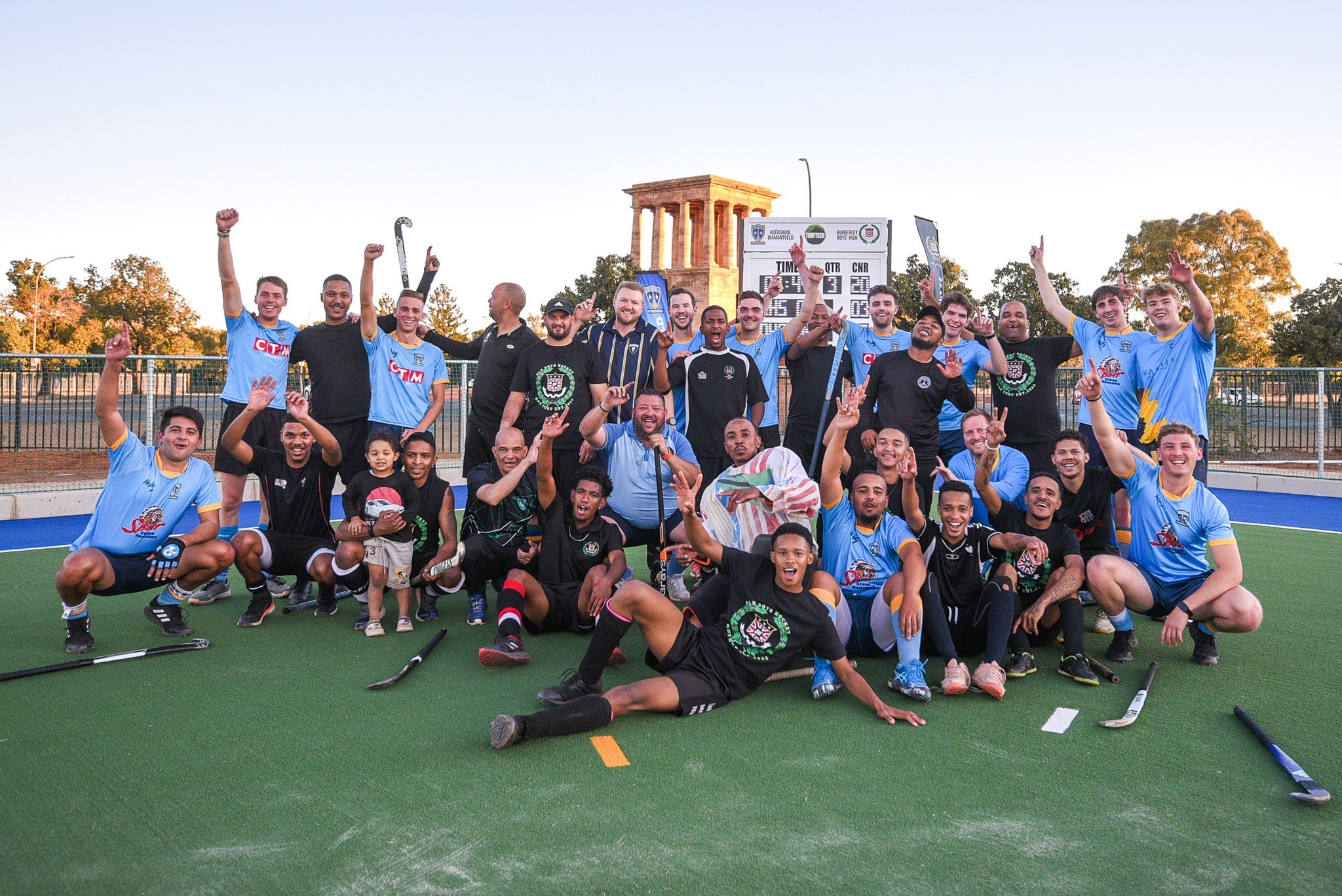 Historiese samewerking tussen skole bring astroturfhokkiebaan na Kimberley