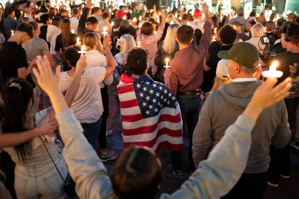 SEATTLE, WASHINGTON - SEPTEMBER 10: Attendees hold candles during a candlelight vigil and prayer event for Turning Point USA Founder Charlie Kirk on September 10, 2025 in Seattle, Washington. Kirk was shot dead while speaking at Utah Valley University earlier in the day. David Ryder/Getty Images/AFP (Photo by David Ryder / GETTY IMAGES NORTH AMERICA / Getty Images via AFP)