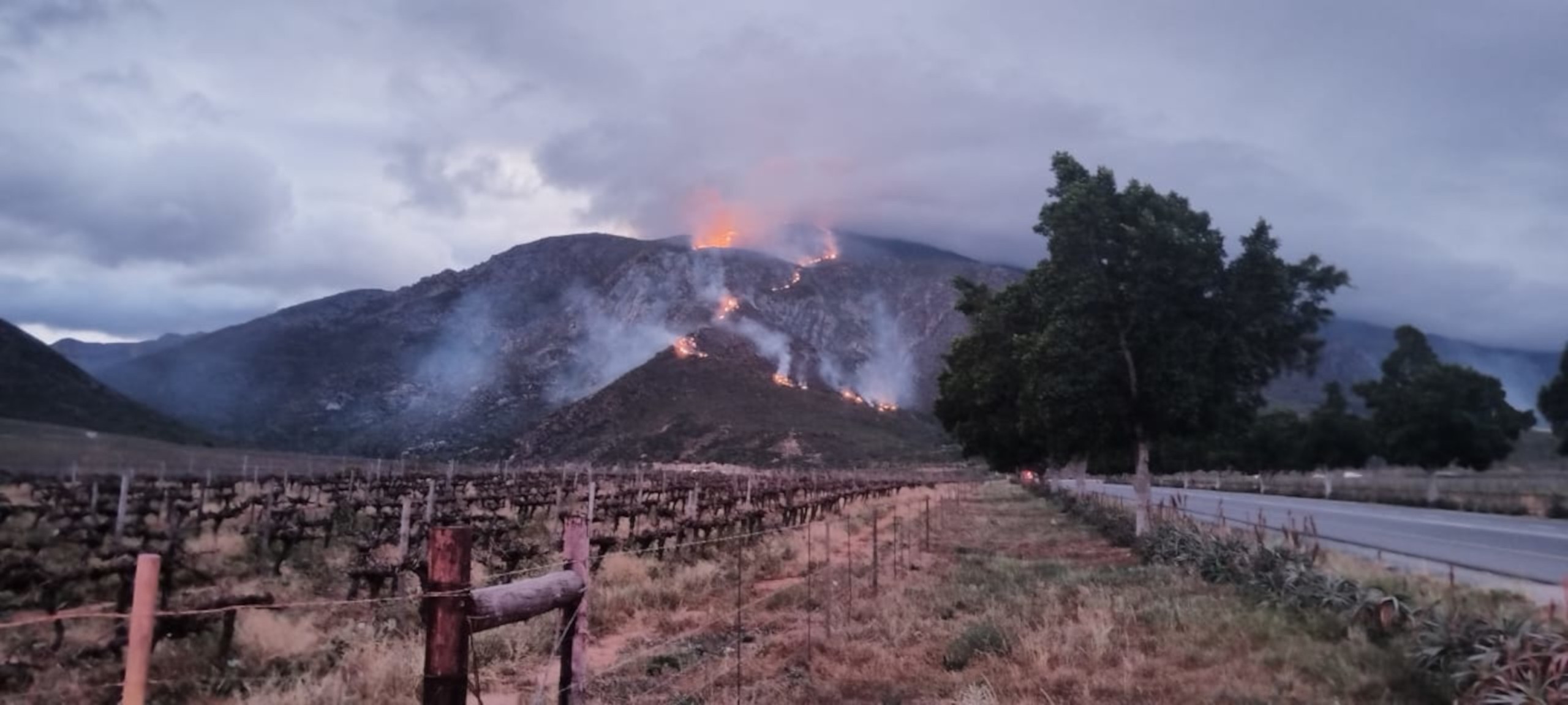 Brand in berge bo Kogmanskloof is geblus, brandspanne bly waaksaam