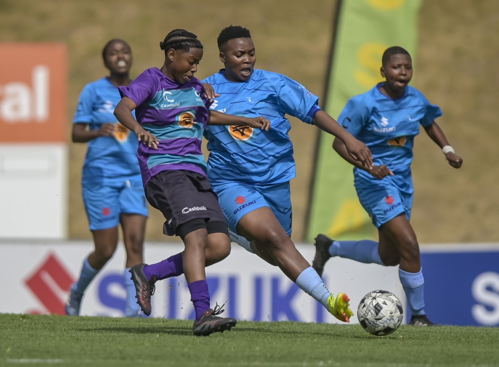 NWU's Neo Montshosi battles with CPUT's Zilungile Mathiya during NWU's 2-1 victory in Round 2 at UJ Soweto Stadium. Photo: Christiaan Kotze/ Asem Engage