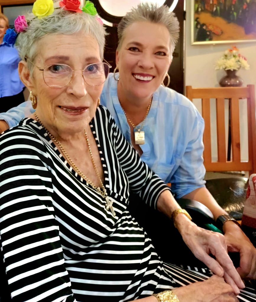 Die 81-jarige Bettie Payne van Welkom wat deur die ses beskuldigdes aangerand en mishandel is, sterk goed op die oomblik aan volgens haar dogter Mariana Payne.