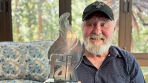 FAK vereer komediekoning Schuster vir sy lewensbydrae tot Afrikaanse musiek, rolprente en radiowerk