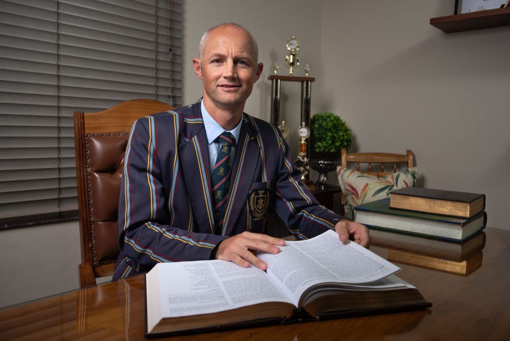 Hannes Oosthuizen, wat die afgelope 16 jaar aan Witteberg verbonde was, het die pos van hoof aan die Hoërskool D.F. Malan in Kaapstad aanvaar.