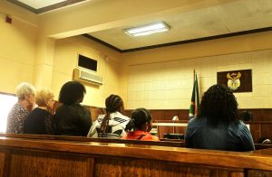 Ses versorgers weer in Welkom-hof ná bejaarde glo met kleefband gemuilband is