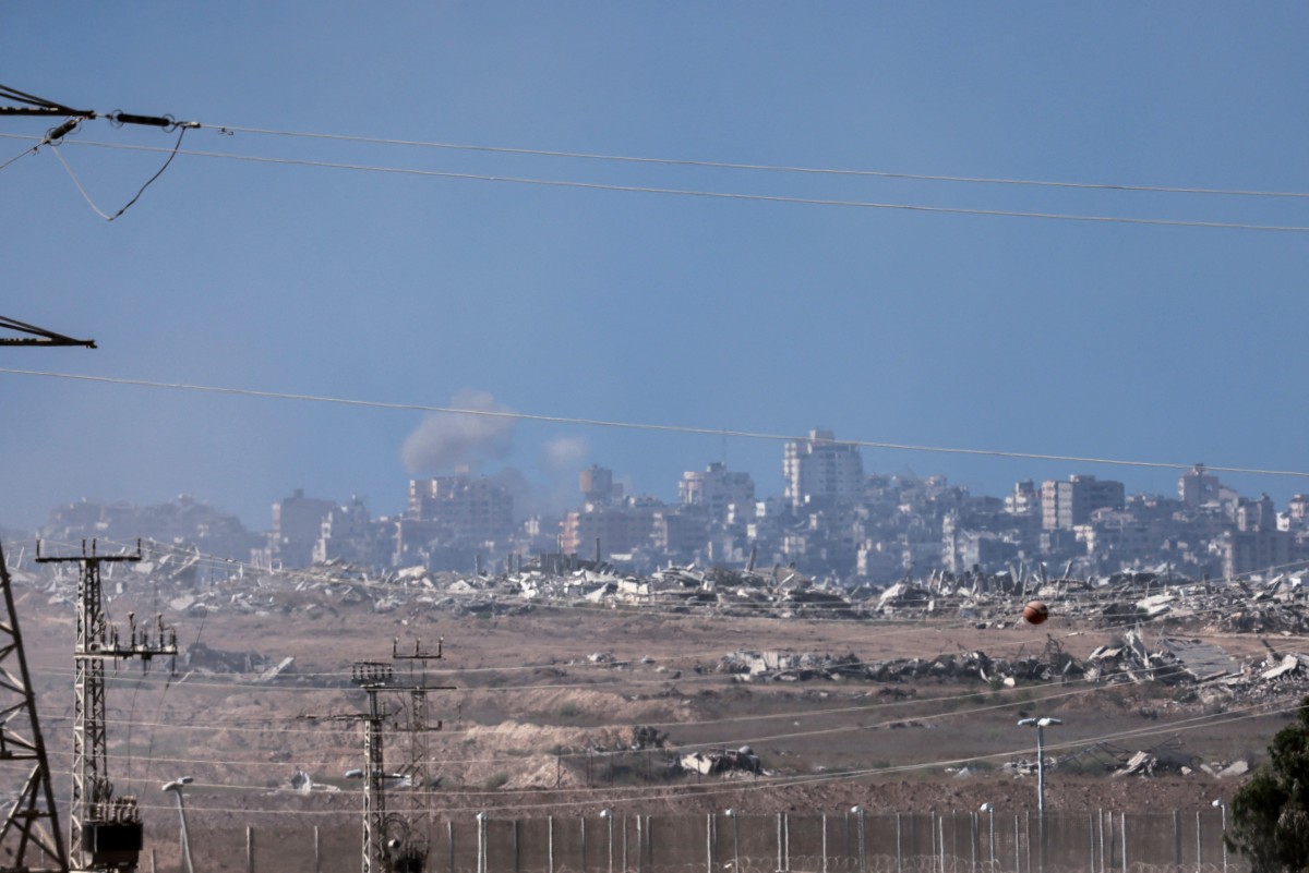 Israel opens ‘temporary’ route for residents to flee Gaza City