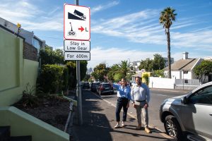 Cape Town proposes heavy vehicle lane on Kloof Nek Road