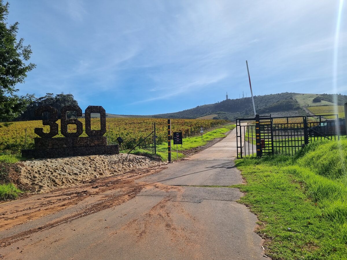 Die ingang na die Bloemendal-wynlandgoed en spesifiek die 360° Bloemendal-restaurant is die afgelope maande gesluit.