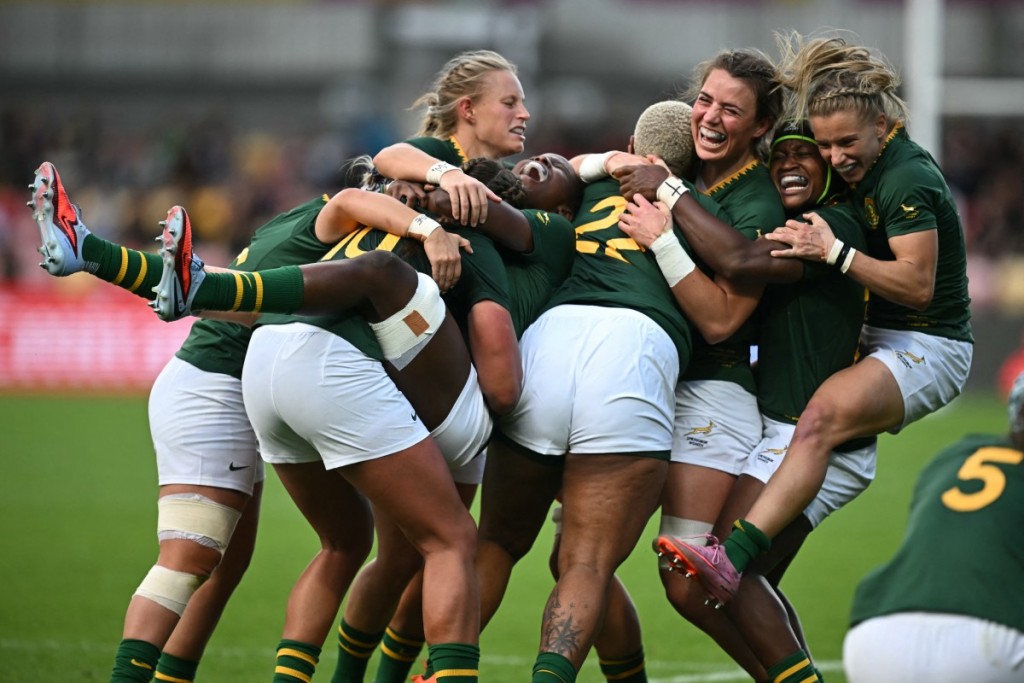 The Springbok Women's Rugby team celebrate their win on the final whistle in the match against Italy. (Photo by Paul Ellis / AFP)