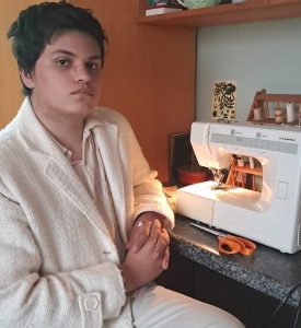 Seun se matriekafskeidrok vir broer se metgesel ‘n wenner