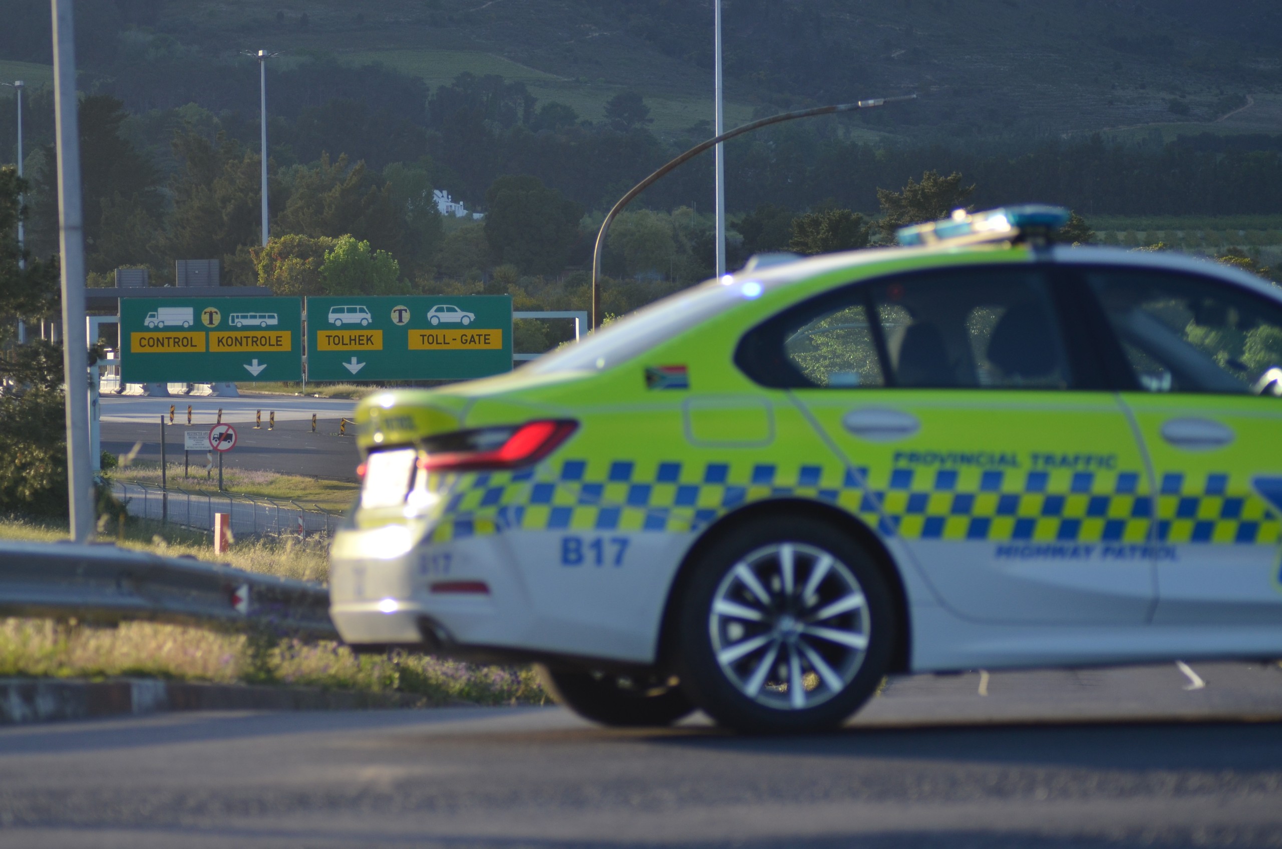 Die Hugenote-tonnel bly gesluit tot verdere kennisgewing nadat 'n bus Vrydagaand binne die tonnel aan die brand geraak en strukturele skade veroorsaak het. Foto: Rasaad Adams