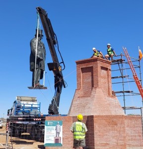 Standbeeld onthul in Orania: ‘Nuwe dag breek aan vir erfenis van Paul Kruger’