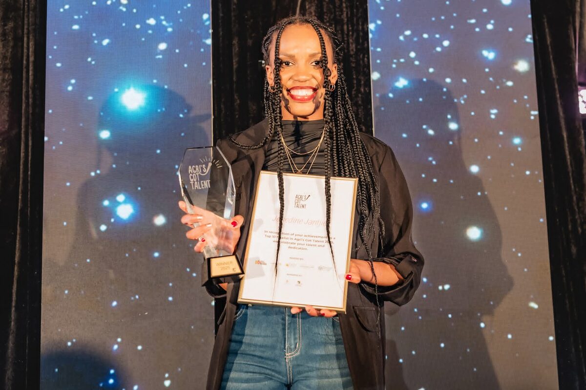 Jenedine Jantjies with a trophy and certificate.