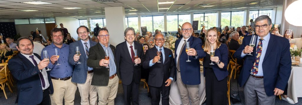  Die hartklop van die Afrikaanse taal het Woensdag sterker geklop toe Akademia sy splinterniuwe kampus in die Paarl amptelik bekendgestel het.