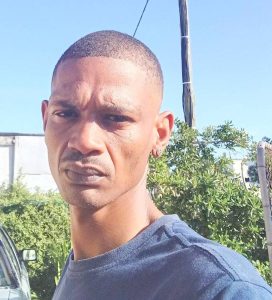 Gru-vonds in duine by Saldanha: Man se ontbinde lyk gekry