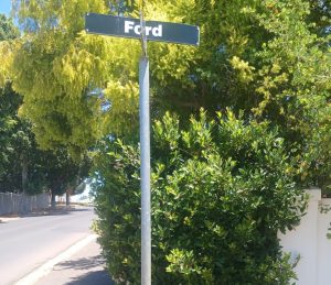 Pasgebore baba in bloedige hitte in rustige woonbuurt versteek