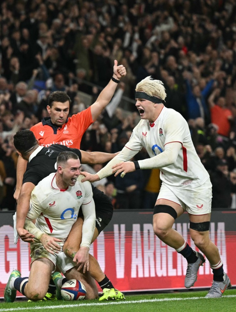 Tom Roebuck (left) sealed the win for England.